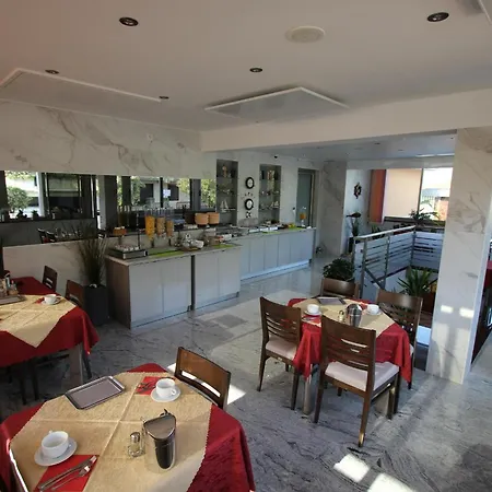 King Mit Zwei Schlafzimmer Apartman *